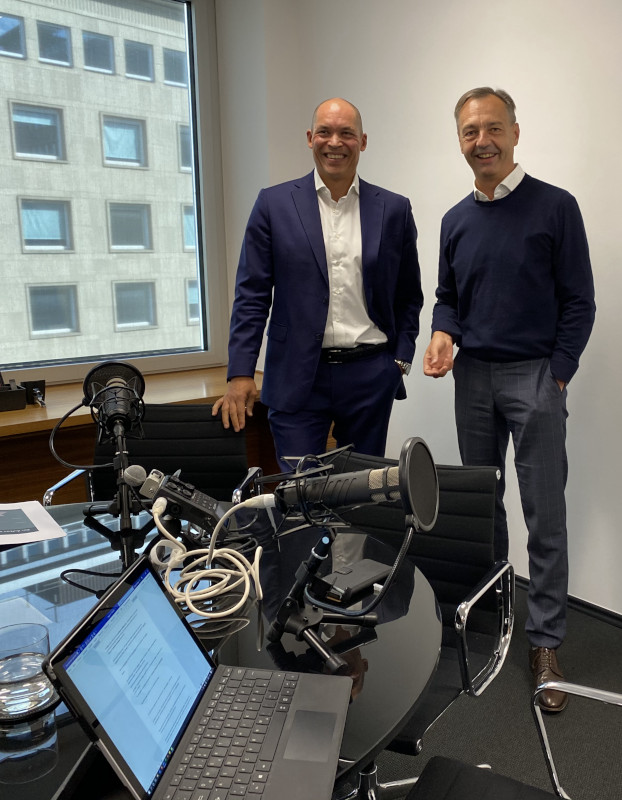 Arne Hilbert (links) mit Michael Rücker vor der Aufzeichnung des Podcasts. Copyright: Immobiléros