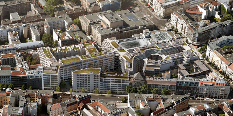 Ein Luftbild des zukünftigen Quartiers "AM TACHELES". Eine unverbindliche Visualisierung von bloomimages